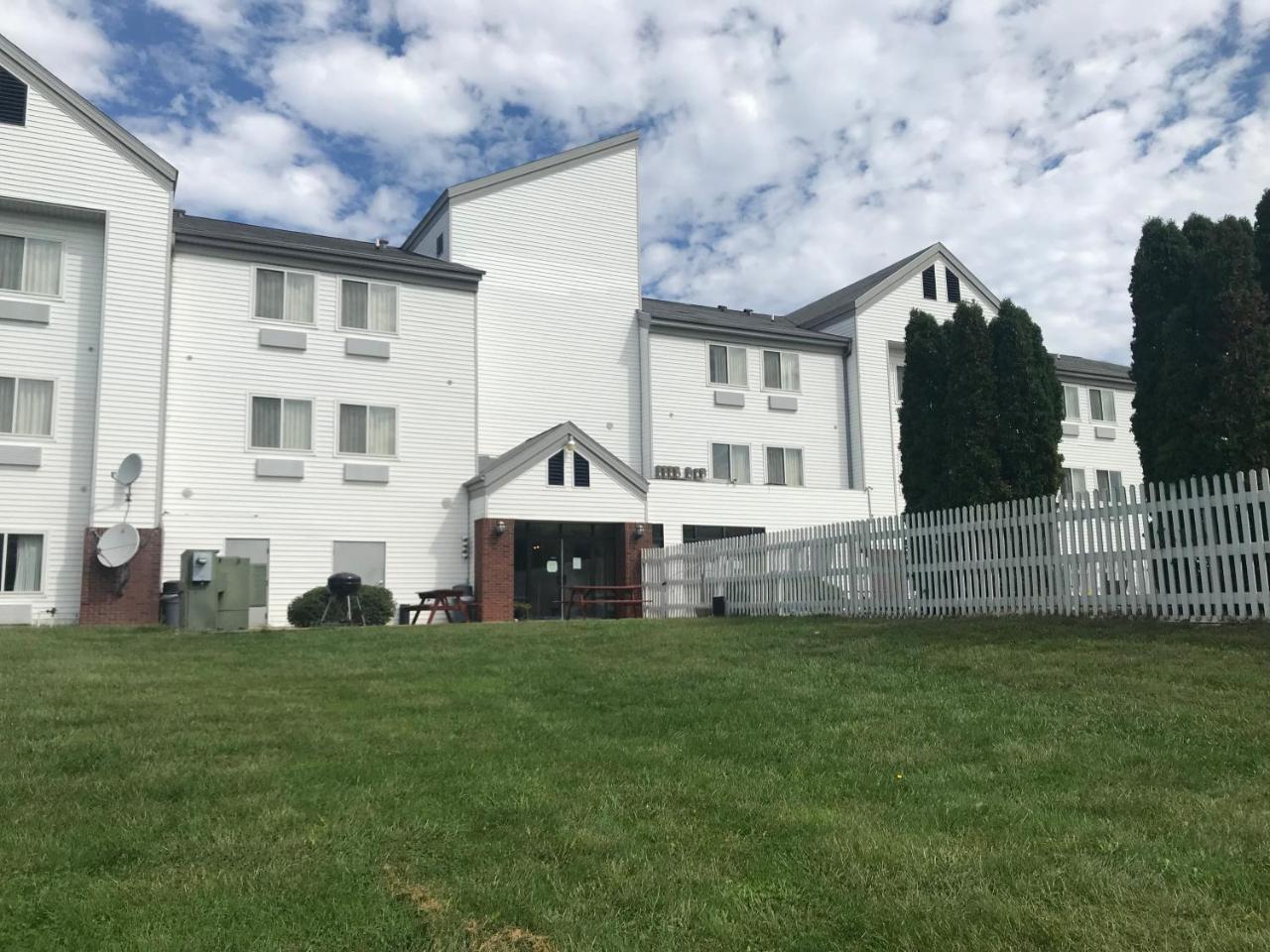 Gasthof Amish Village Inn Montgomery Екстер'єр фото